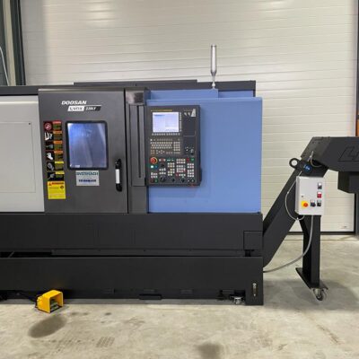 DOOSAN LYNX 220LYC CNC DRAAIBANK MET AANGEDREVEN GEREEDSCHAP