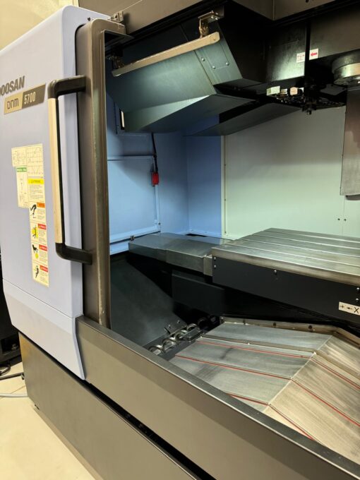 Doosan DNM 5700 VERTIKAAL BEWERKINGSCENTRUM - Afbeelding 14