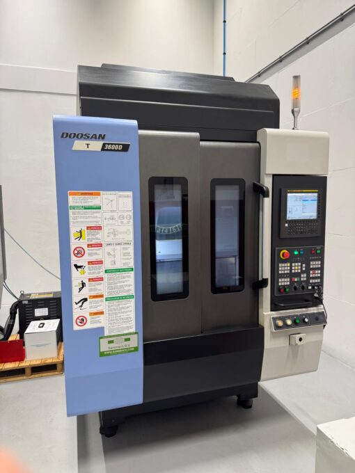 Doosan T3600D vertikaal boor-tapcentrum met palletwisselaar (2019/06)