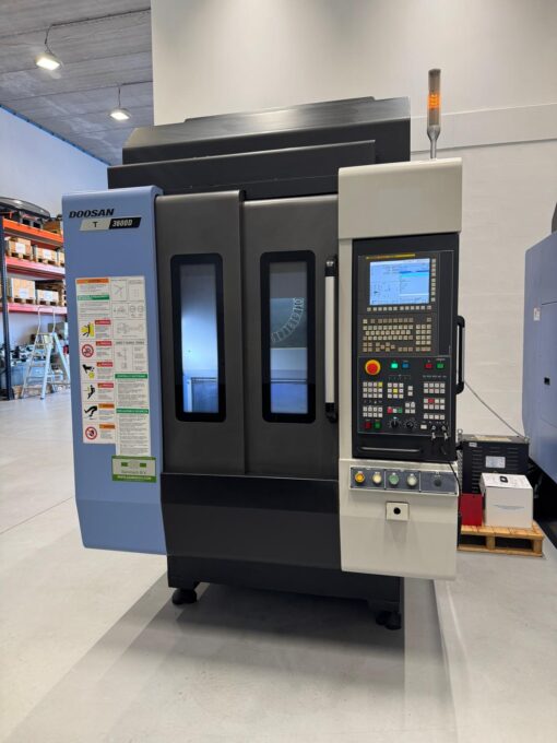 Doosan T3600D vertikaal boor-tapcentrum met palletwisselaar (2020/03)